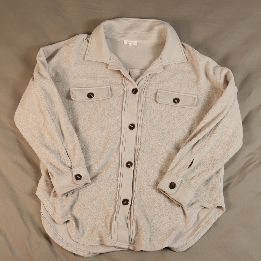 ❄️CREAM BOUTIQUE BUTTON UP SHACKET❄️